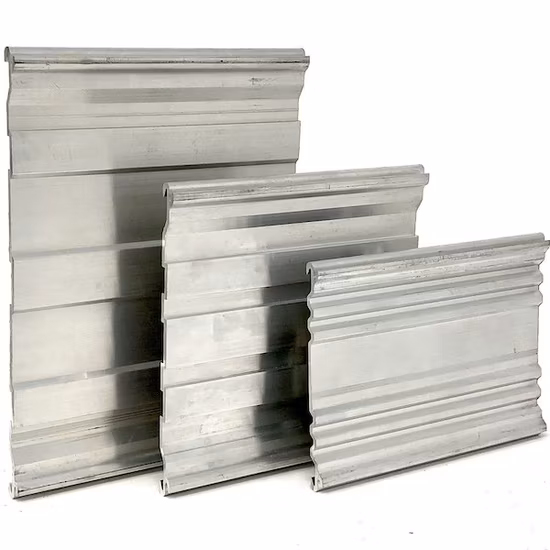 Borde de jardín de metal colorido recubierto de polvo negro, ribete de paisajismo